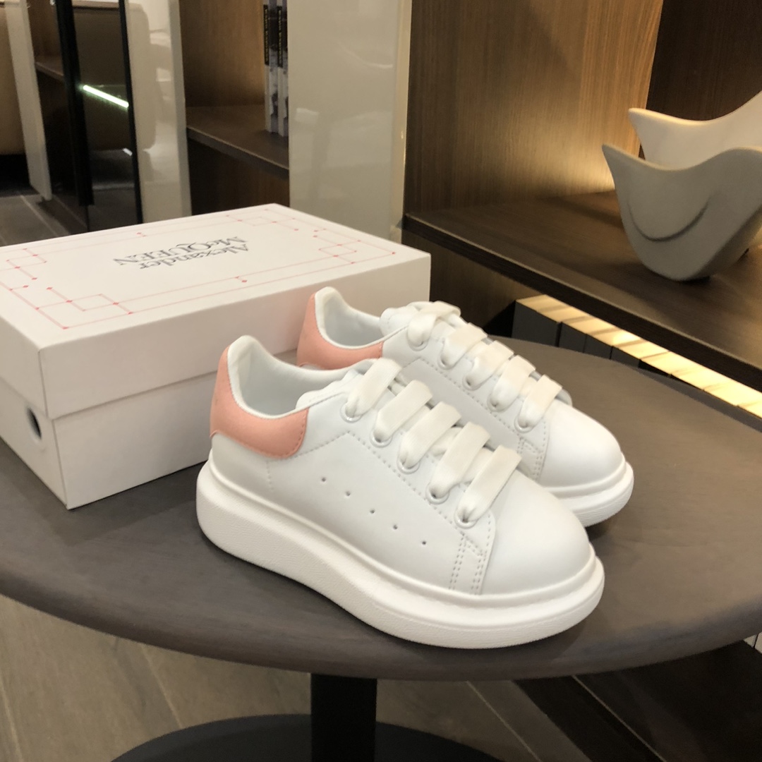 Children's shoes child